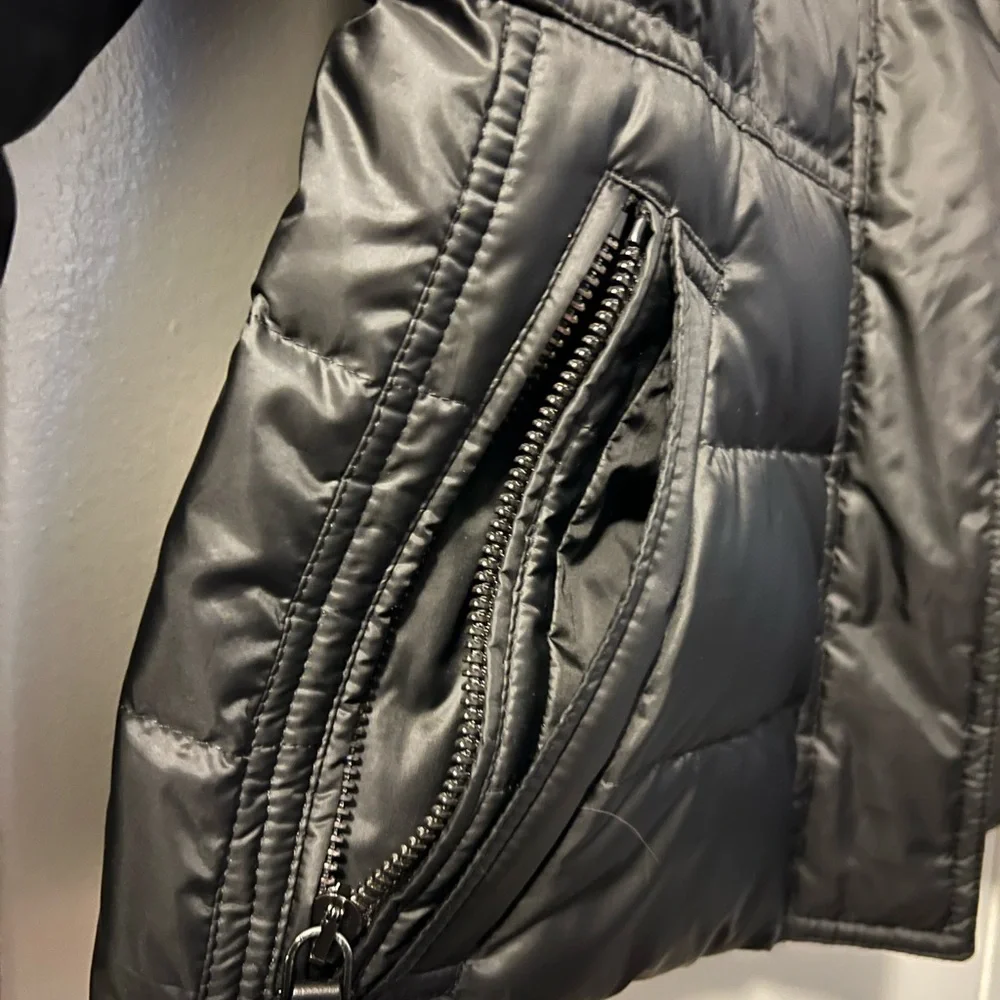Burberry Black Puffer Jacket with Modern Quilting (SP) - Picture 5 of 14